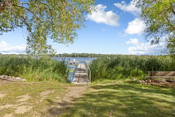 286 W Eagle Lake DR, Maple Grove, MN 55369