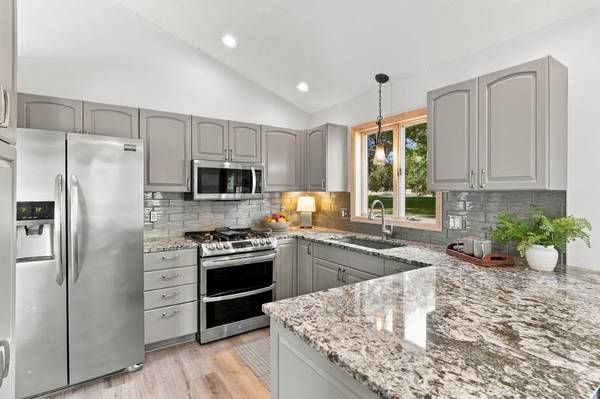 2330 Oak Glen CT, Stillwater, MN 55082
