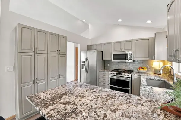 2330 Oak Glen CT, Stillwater, MN 55082