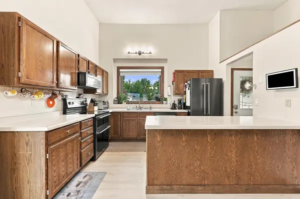 3748 Village Green CIR, Moorhead, MN 56560