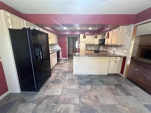 804 Lakeside CIR, Edmond, OK 73012