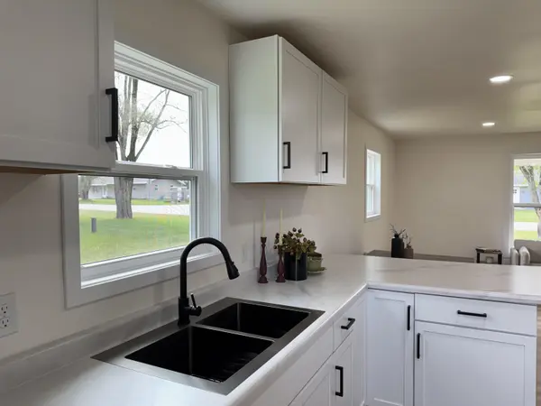 N3080 LAWSON DR, Waupaca, WI 54981