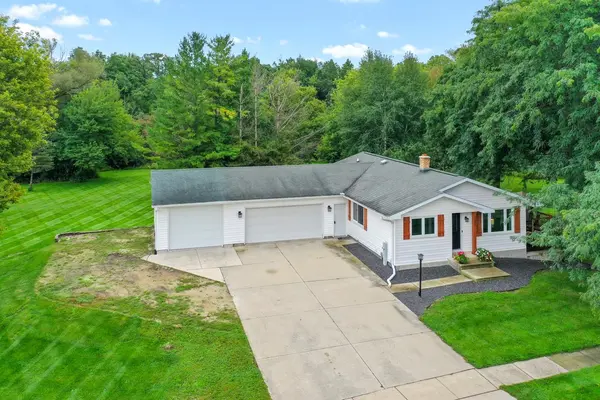 302 HILL RD, Rosendale, WI 54974-9766