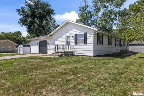 2 ROYAL DR, Sherman, IL 62684