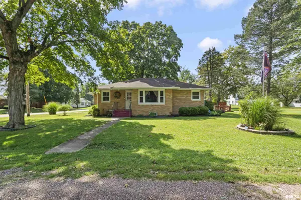 102 NW JEFFERSON ST, Hopedale, IL 61747