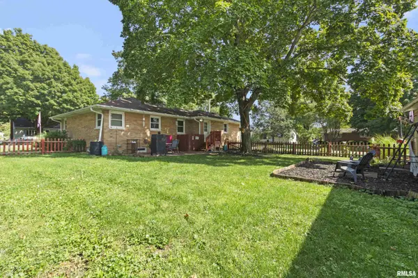 102 NW JEFFERSON ST, Hopedale, IL 61747