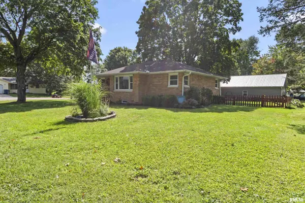 102 NW JEFFERSON ST, Hopedale, IL 61747