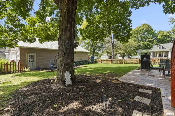102 NW JEFFERSON ST, Hopedale, IL 61747