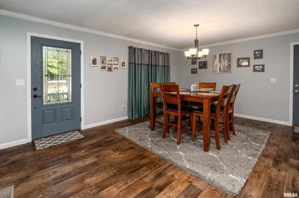 1006 Sally Holler RD, Harrisburg, IL 62946