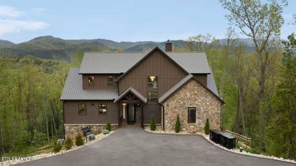 5016 Long Rifle Rd, Walland, TN 37886