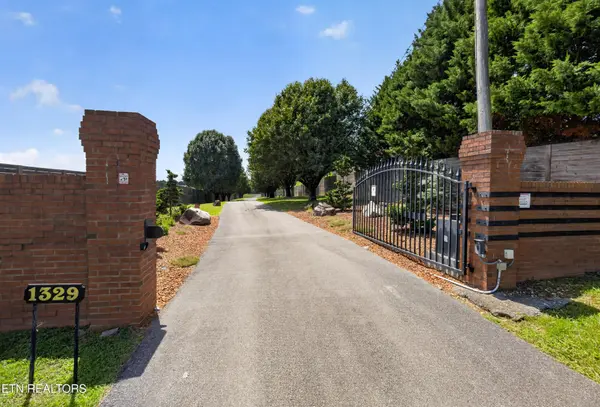 1329 W Hunt Rd, Maryville, TN 37801