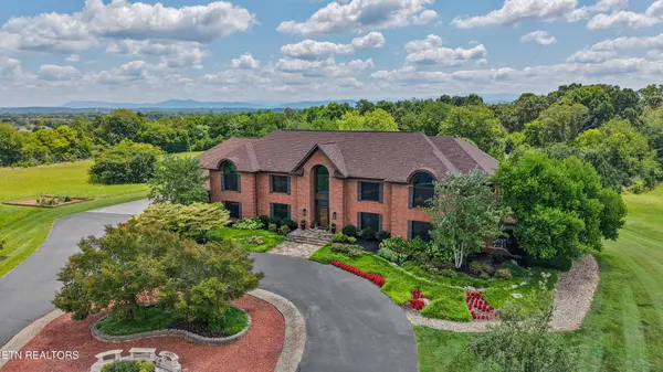 1329 W Hunt Rd, Maryville, TN 37801