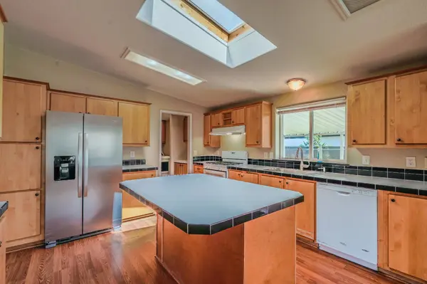 612 N Shamrock Rd, Veradale, WA 99037-8538