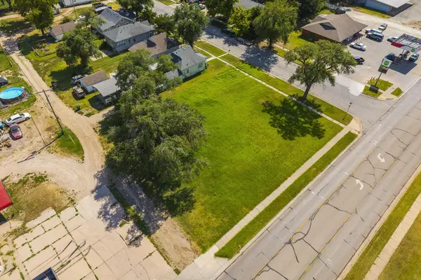 0.40 Acres on E 4th, Hutchinson, KS 67501