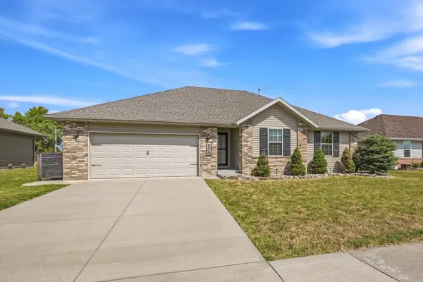 571 W Grace ST, Republic, MO 65738