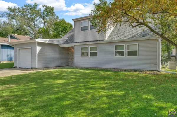 3637 SW 38th ST, Topeka, KS 66610