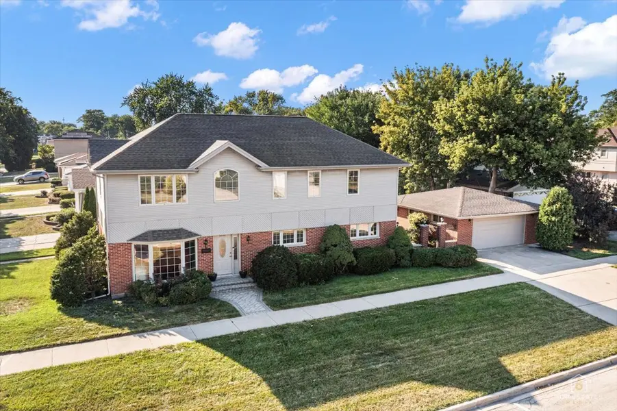 8000 W Lake ST, Niles, IL 60714