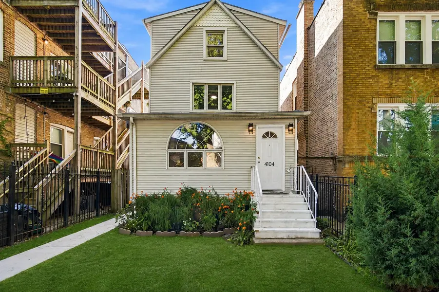 4104 N Richmond ST, Chicago, IL 60618