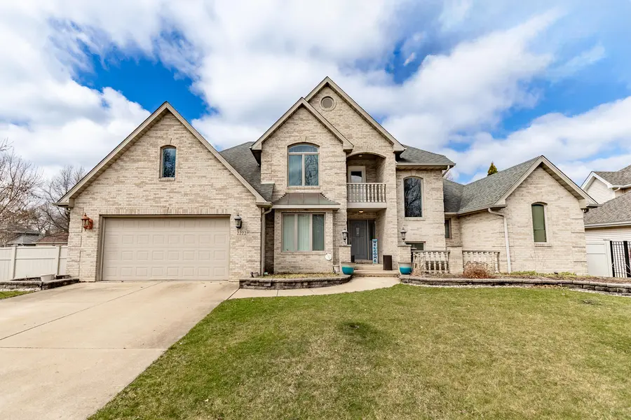 2222 Red River DR, Schererville, IN 46375