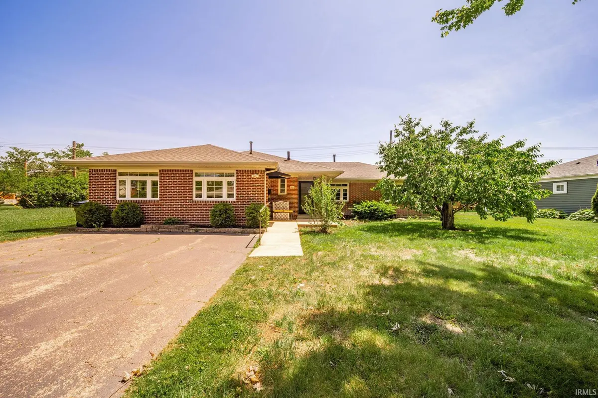 600 N Alden RD, Muncie, IN 47304-3827