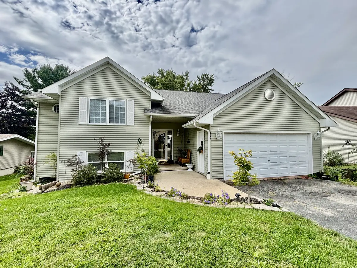 134 Valhalla DR, Poplar Grove, IL 61065