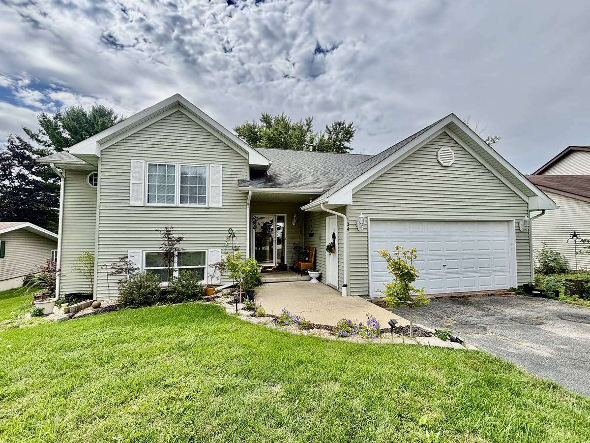 134 Valhalla DR, Poplar Grove, IL 61065