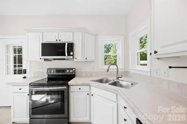 3787 Rolling View LN, Maiden, NC 28650