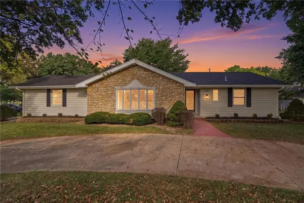 7206 W 101st TER, Overland Park, KS 66212