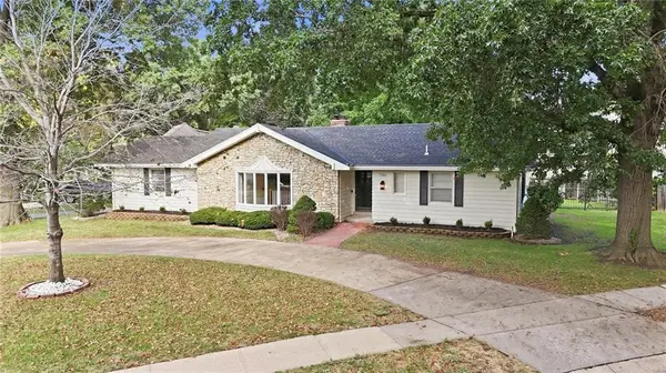 7206 W 101st TER, Overland Park, KS 66212