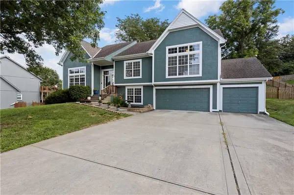 13907 W 58th PL, Shawnee, KS 66216