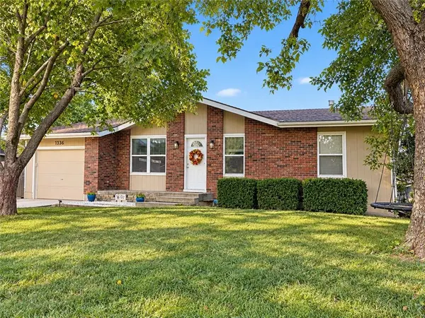 1336 Tall Grass DR, Eudora, KS 66025
