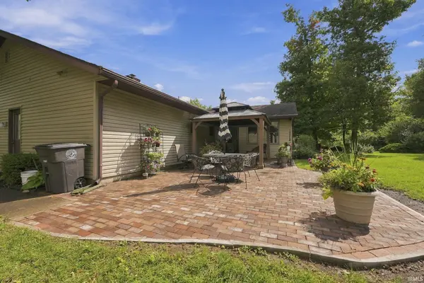 5225 Bedrock CT, Fort Wayne, IN 46825