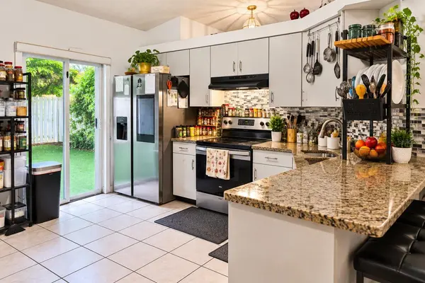 2122 NW 184TH WAY, Pembroke Pines, FL 33029