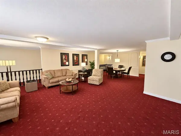 15631 Hedgeford CT #9, Chesterfield, MO 63017