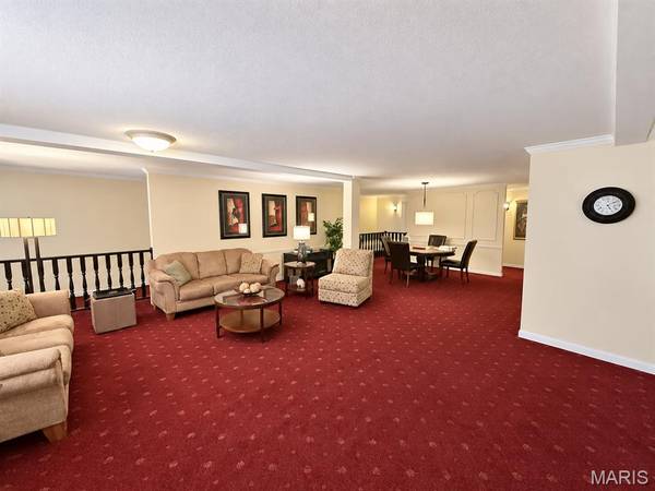 15631 Hedgeford CT #9, Chesterfield, MO 63017