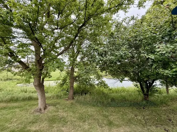375 Garden CIR, Yorkville, IL 60560