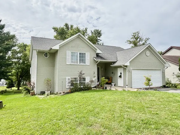 134 Valhalla DR, Poplar Grove, IL 61065