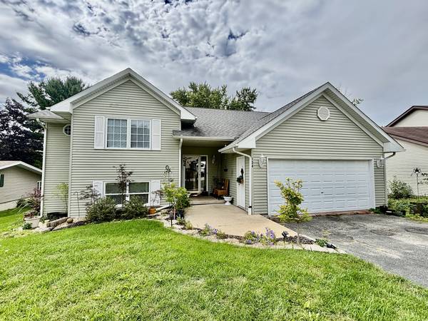 134 Valhalla DR, Poplar Grove, IL 61065
