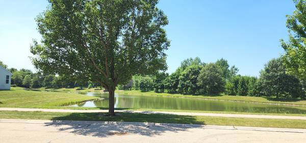 4 Claridge CT, Bolingbrook, IL 60440
