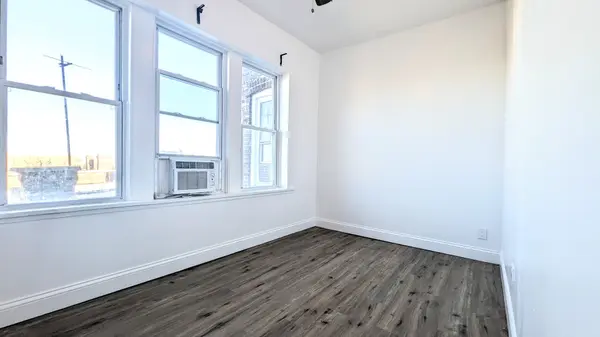 3948 W Congress Pkwy #3R, Chicago, IL 60624