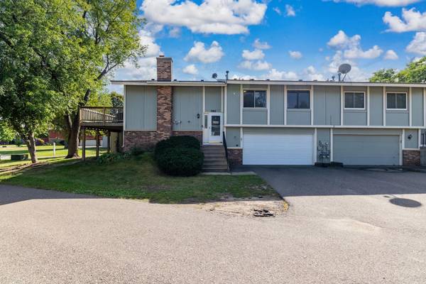 7865 Yucca LN N #A, Maple Grove, MN 55311