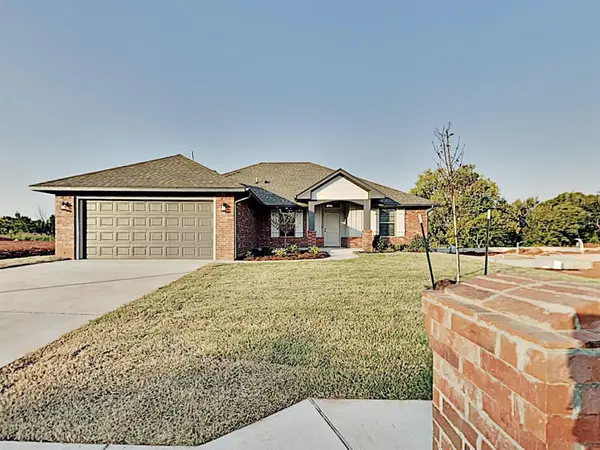 7037 Hidden Trail LN, Warr Acres, OK 73132