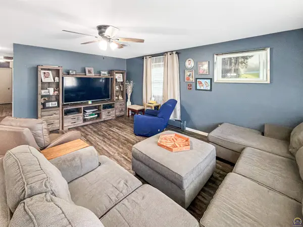 1913 SW Sims AVE, Topeka, KS 66604