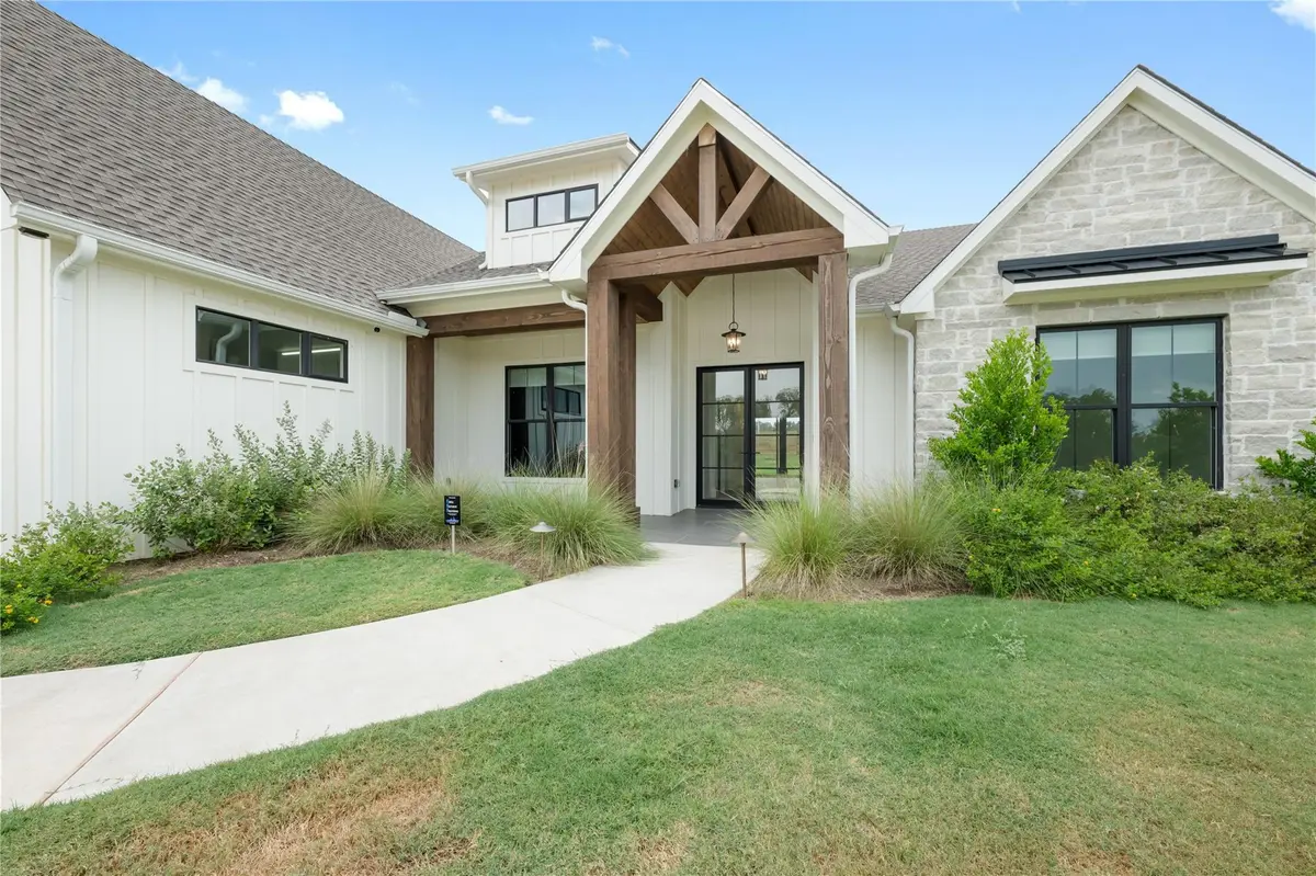147 Hydrangea DR, Smithville, TX 78957