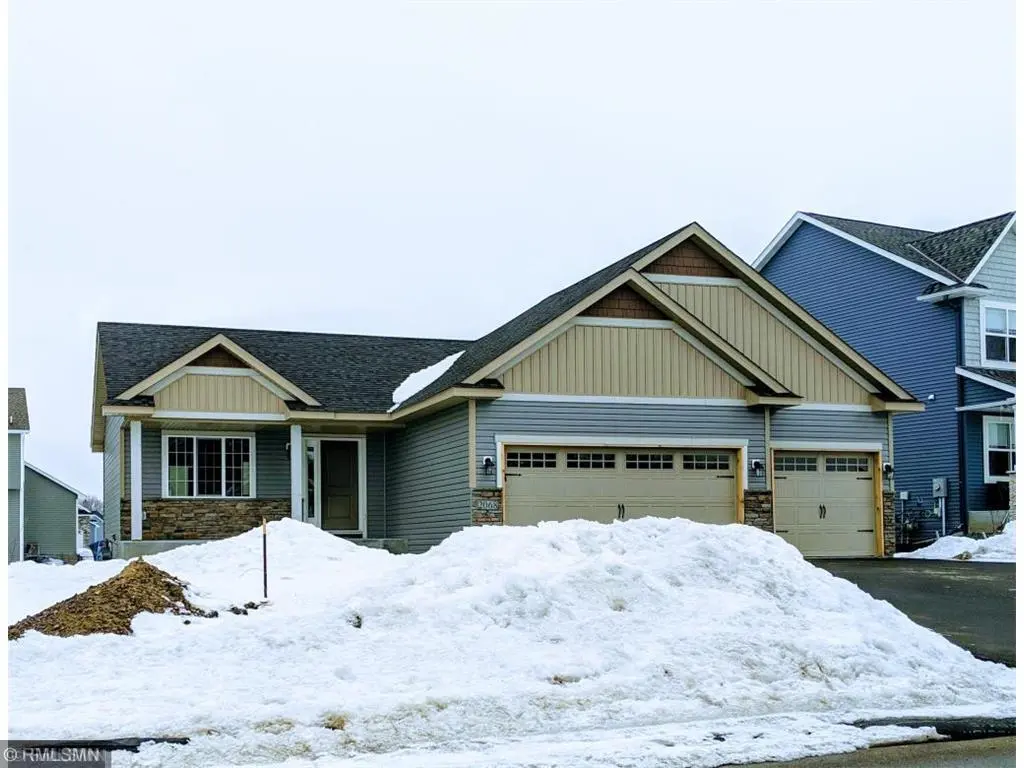 2068 Red Oak LN, Hugo, MN 55038