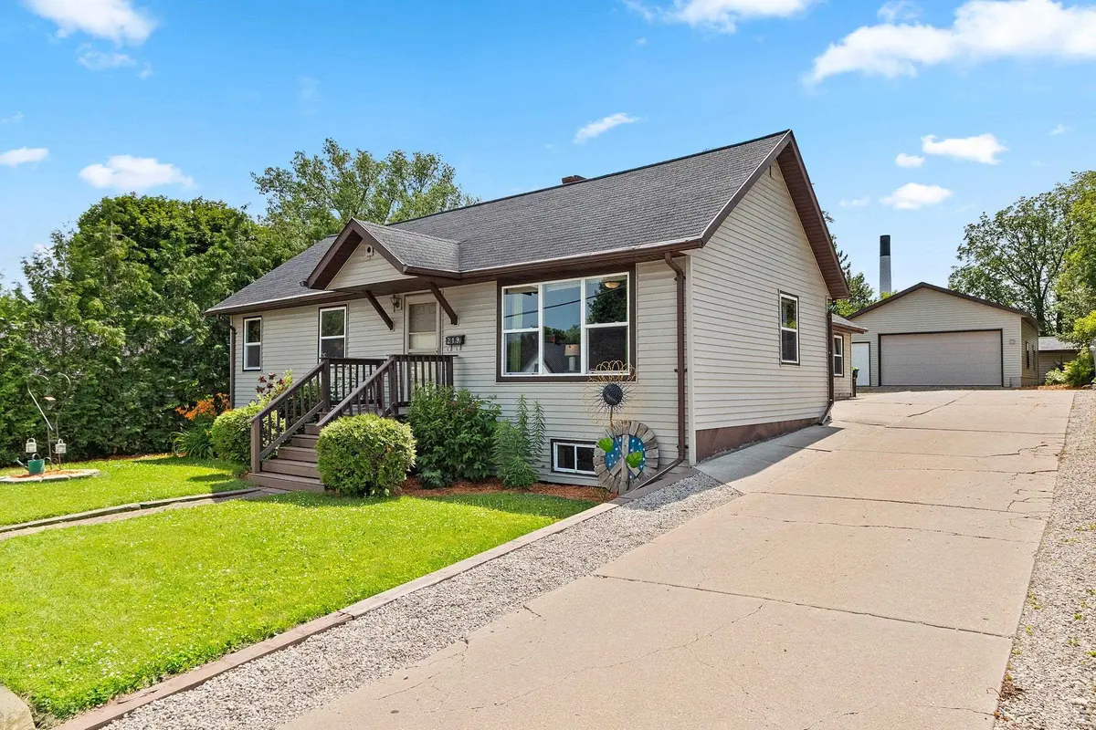 219 S MAIN ST, Oconto Falls, WI 54154