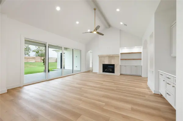 147 Hydrangea DR, Smithville, TX 78957