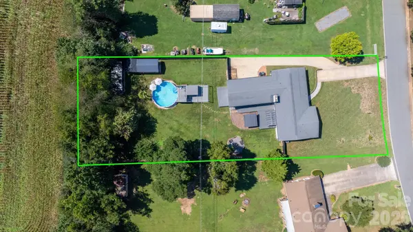 5795 Valley Field RD, Hickory, NC 28602