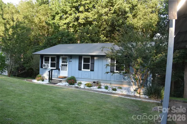 247 Lucky ST, Marion, NC 28752