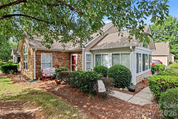 6809 Ledgestone PL, Charlotte, NC 28227